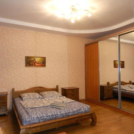 1-Room Apartment 50M2 On Metalurhiv Avenue 17, By Grandhome Zaporizhia Dış mekan fotoğraf