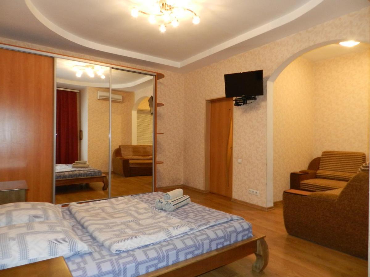 1-Room Apartment 50M2 On Metalurhiv Avenue 17, By Grandhome Zaporizhia Dış mekan fotoğraf