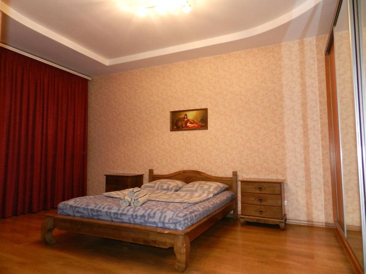 1-Room Apartment 50M2 On Metalurhiv Avenue 17, By Grandhome Zaporizhia Dış mekan fotoğraf