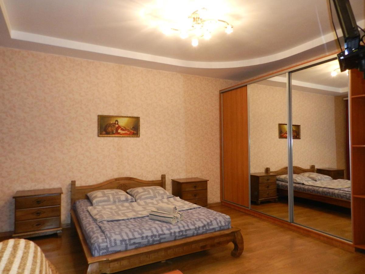 1-Room Apartment 50M2 On Metalurhiv Avenue 17, By Grandhome Zaporizhia Dış mekan fotoğraf